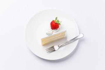 皿に盛られたケーキ ショートケーキ 白背景