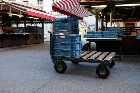 Market cart with crates