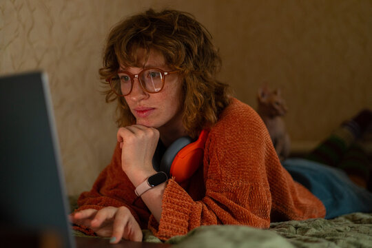 a nice woman on a laptop