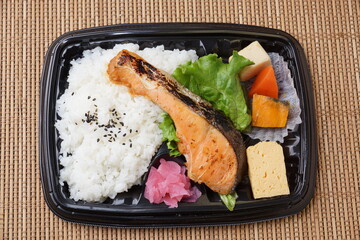 おいしい鮭弁当　和食