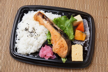 おいしい鮭弁当　和食