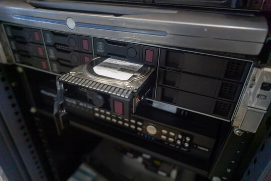 Server Hardware with Data Storage Unit