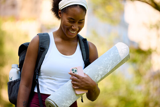 Woman goes to practice yoga in the park