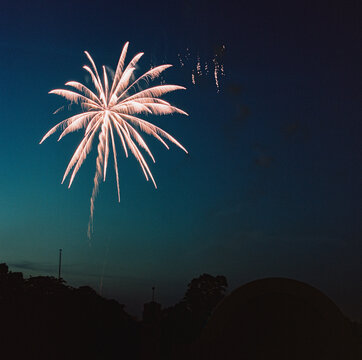 Single firework burst at dusk sky
