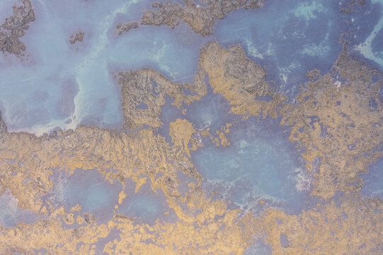 Golden Algae Patterns in the South Icelandic Sea