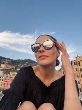 Selfie of woman with reflective sunglasses