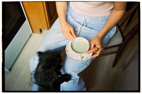  woman holding a cup with matcha tea
