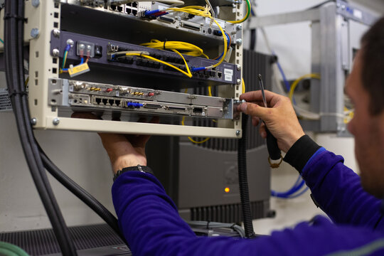 Installing the optic connection hardware