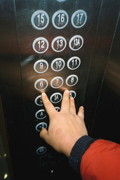 Selecting floor number in an elevator