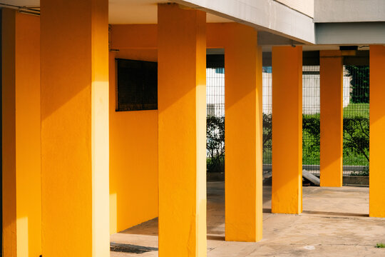 Yellow Pillars and Light Create an Inviting Atmosphere in a Building