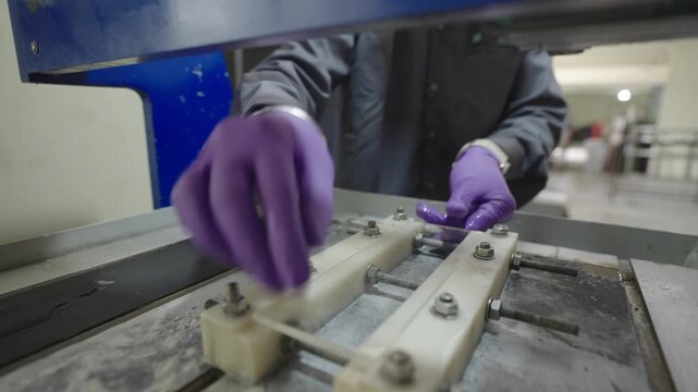Placing acrylic glass fiber in CNC Router cutting machine 
