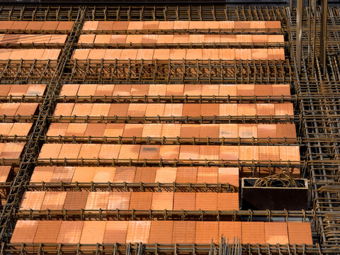 Construction site: asmolen blocks and structural steel flooring struct