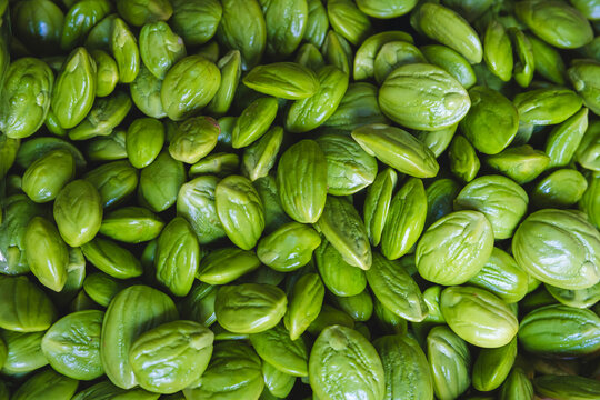 Peeled bitter bean, twisted cluster bean, stink bean, parkia speciosa beans, petai