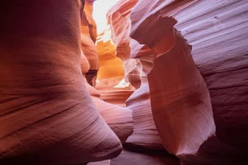 Gordijnen Bordeaux Antelope Canyon offers a breathtaking view with its vibrant rock formations and narrow passageways on Arizonas Indian reservation. The place is a mustvisit for adventure seekers. Popular place in USA.  © Michal