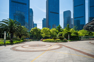 A Vibrant Harmony of Nature and Modern Architecture in a City Oasis