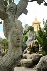 Obraz premium Cool face in tree art in bangkok Thailand 