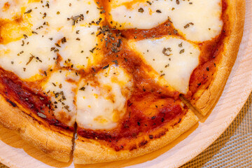 美味しそうなマルゲリータピザ