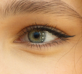 Obraz premium A woman's eye with eyeliner