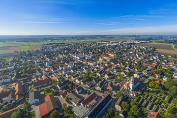 Herbstlicher Ausblick auf Maisach im oberbayerischen Alpenvorland westlich von München