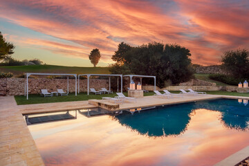 Piscina al tramonto