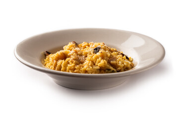 Risotto con zafferano e funghi, cibo italiano 
