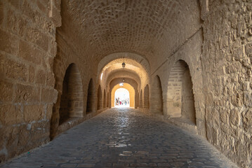 Obraz premium Skifa Kahla, also known as Bab Zouila, is a fortified gate which is one of the few remaining vestiges of the ancient defensive walls of Mahdia in Tunisia.