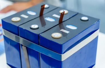 Lithium ion industrial high current batteries