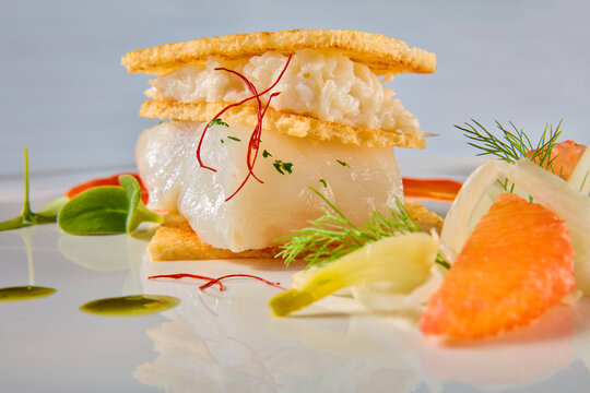 Cracker mit Seehecht Orangen und Oregano, Fischfilet, Obst, fine dining, seehecht, 