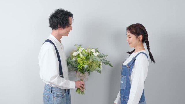 デニムを着た男女のカップルフォト