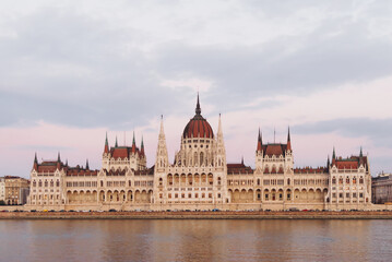 Fototapeta premium Hungarian Parliament Building at dusk, Budapest.