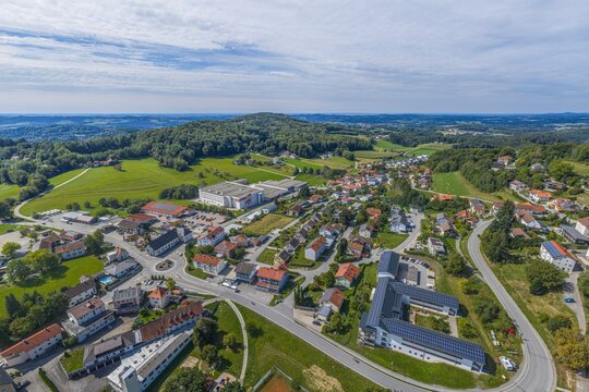 Die Gemeinde F&uuml;rstenstein im Dreiburgenland im s&uuml;dlichen Bayerischen Wald von oben