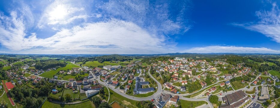 Die Gemeinde F&uuml;rstenstein im Dreiburgenland im s&uuml;dlichen Bayerischen Wald von oben