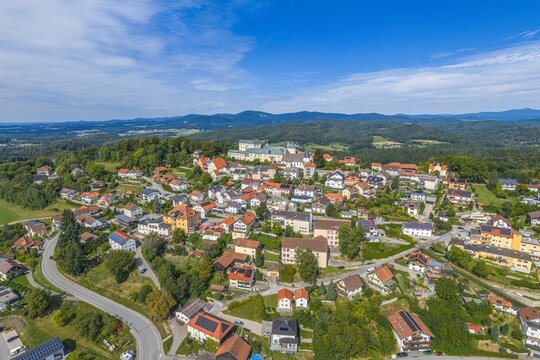 Die Gemeinde F&uuml;rstenstein im Dreiburgenland im s&uuml;dlichen Bayerischen Wald von oben