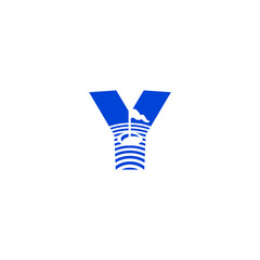 Obraz premium A clean golf course logo featuring a flag pin at the hole forming an alphabet shape. Modern, minimalist, and perfect for golf clubs, tournaments, sports branding, and professional identity design.