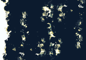 ミステリアスな森に差す木漏れ日の壁紙
