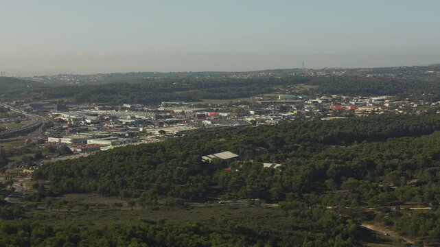 Vue a&eacute;rienne de la zone commerciale de Plan de Campagne &agrave; proximit&eacute; de Marseille