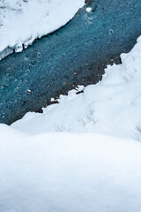 An emerald river that flows even in the snowy winter © sayrhkdsu