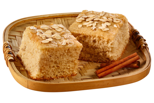 cesta de palha com bolo integral de aveia, mel e canela isolado em fundo transparente