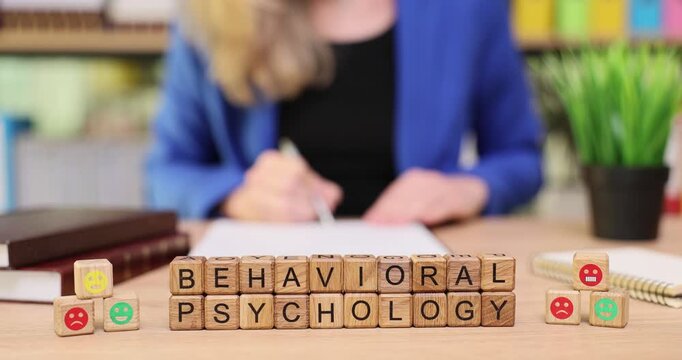 Exploring the foundations of behavioral psychology in a creative learning environment