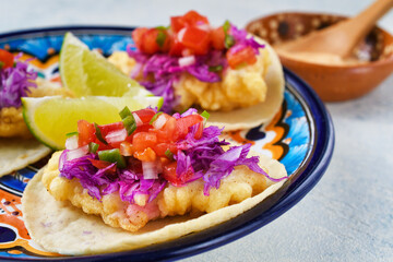 タコス・デ・ぺスカード・エスティーロ・エンセナーダ (エンセナダ）　Tacos de pescado estilo ensenada (Ensenada Style Fish Tacos, Baja Fish Tacos, Ensenada fish tacos)