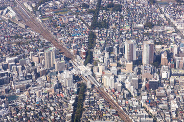 中央線三鷹駅を東側から空撮