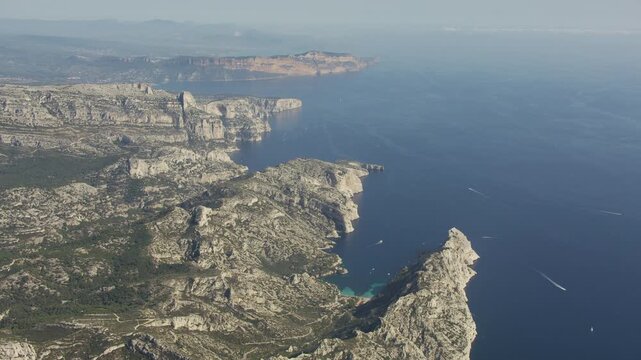 Vue a&eacute;riennes des Calanques de Marseille et de Cassis