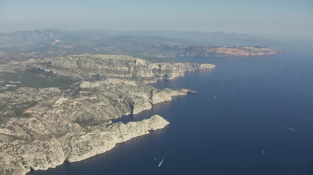 Vue a&eacute;riennes des Calanques de Marseille et de Cassis