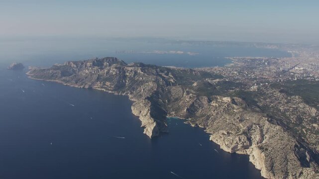Vue a&eacute;riennes des Calanques de Marseille et de Cassis