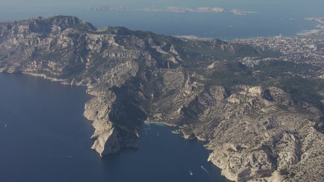 Vue a&eacute;riennes des Calanques de Marseille et de Cassis
