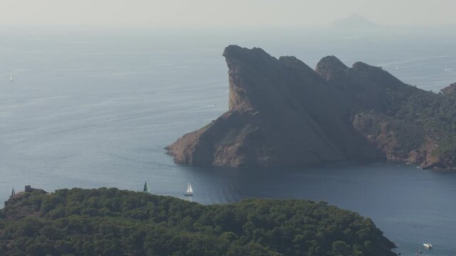Vue a&eacute;riennes du Bec de l'Aigle &agrave; la Ciotat.