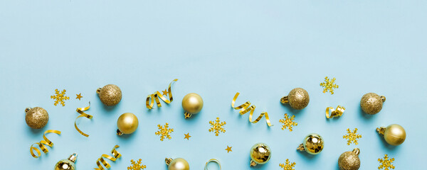 Christmas composition. a pattern of christmas balls on colored background. Flat lay, top view New year decor