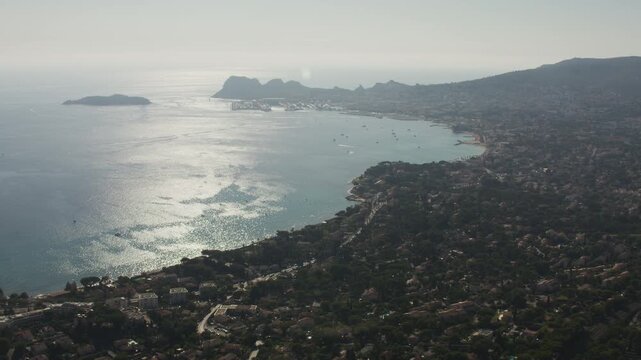 Vue a&eacute;rienne de la baie de la Ciotat en Provence