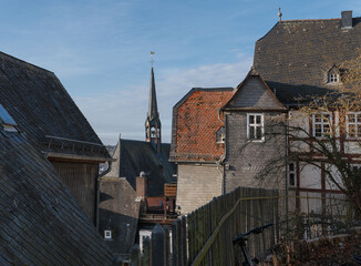 Blick auf Häuser in der engen Altstadt, Hinterhofansicht Oberstadt, Dächer und Fenster