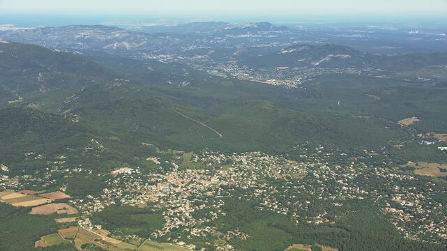 Vue a&eacute;rienne drone de Nans les Pins dans le Var et les Bouches du Rh&ocirc;ne